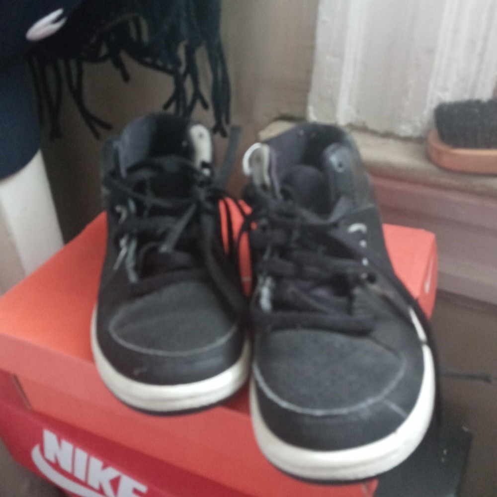 Shoes - Picture 2 of 2